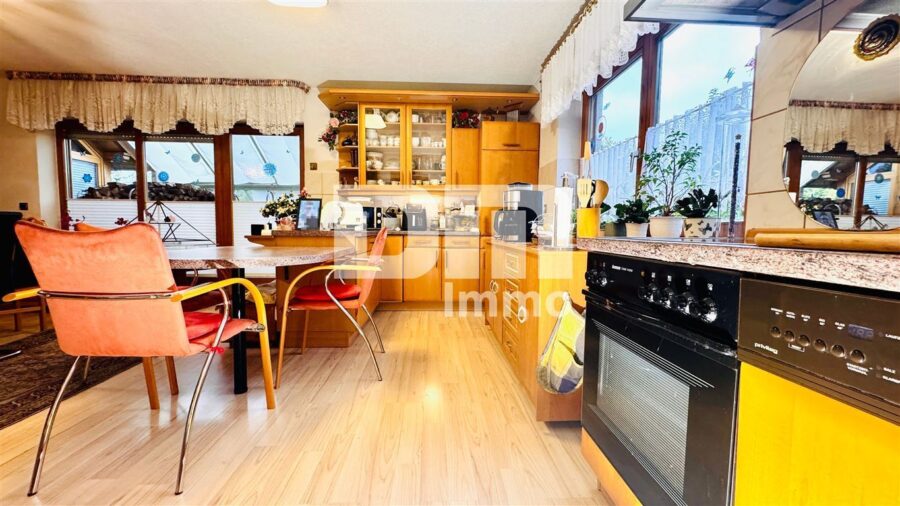 Einfamilienhaus mit Einliegerwohnung in Traumlage mit Terrasse, Naturgarten und Garage - EG Wohn / Esszimmer / Küche / Zugang Terrasse